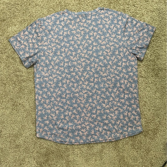 Marine Layer Saddle Hem Pocket Tee in Navy/Pink Tossed Palm - Picture 6 of 7